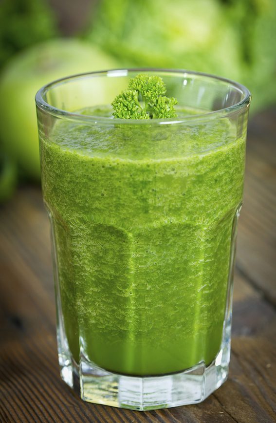 Zeleninová čerstvá šťáva dodá potřebné vitamíny a spoustu energie.