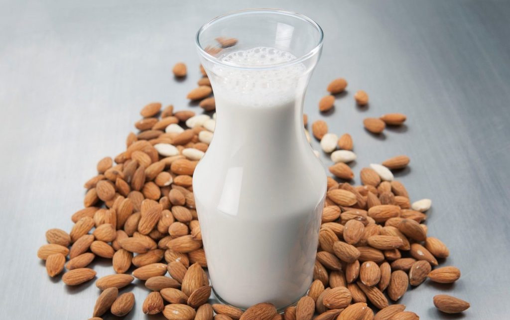  Nejčastěji doplňovaný vitamín B12 je k nalezení v rostlinných mlécích.